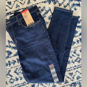 NWT - Levi’s 720 High Rise Super Skinny